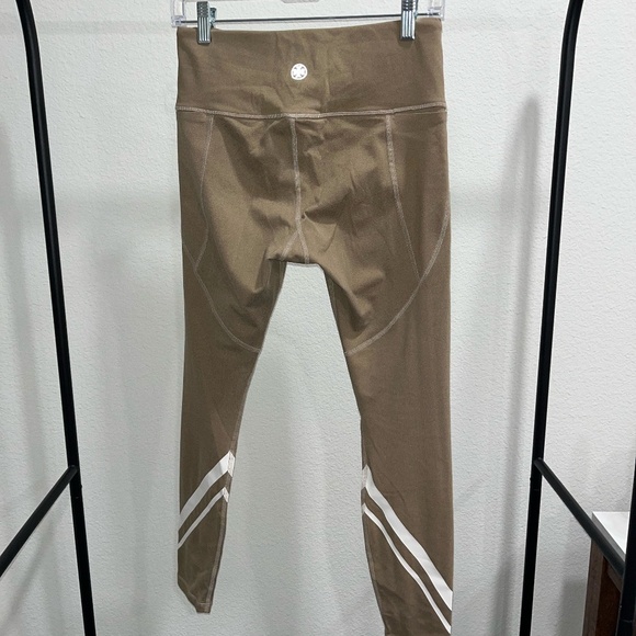 TORY BURCH SPORT | Athleisure Weightless Chevron Leggings in Tan | Size Medium - Picture 5 of 6